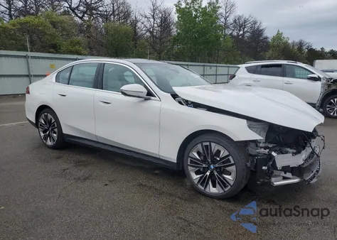 2024 BMW 530 Xi из США, поврежденный, VIN WBA53FJ05RCP95117